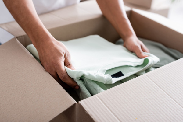 Logistyka w branży odzieżowej - jak zadbać o magazynowanie odzieży?