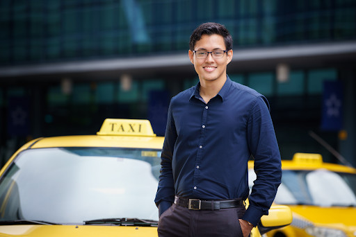 Praca jako taksówkarz — jakie są wymagania i zarobki?