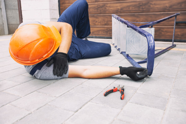 Wypadki przy pracy a ubezpieczenie - co warto wiedzieć?
